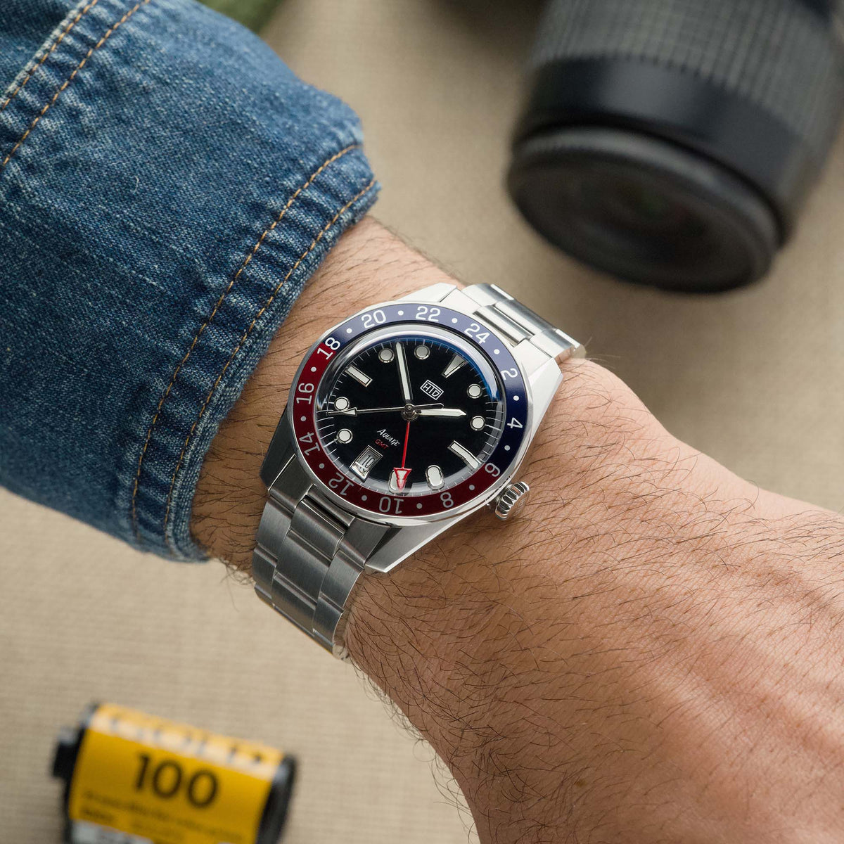 HTD Aquatìc GMT Bleu et rouge — au poignet