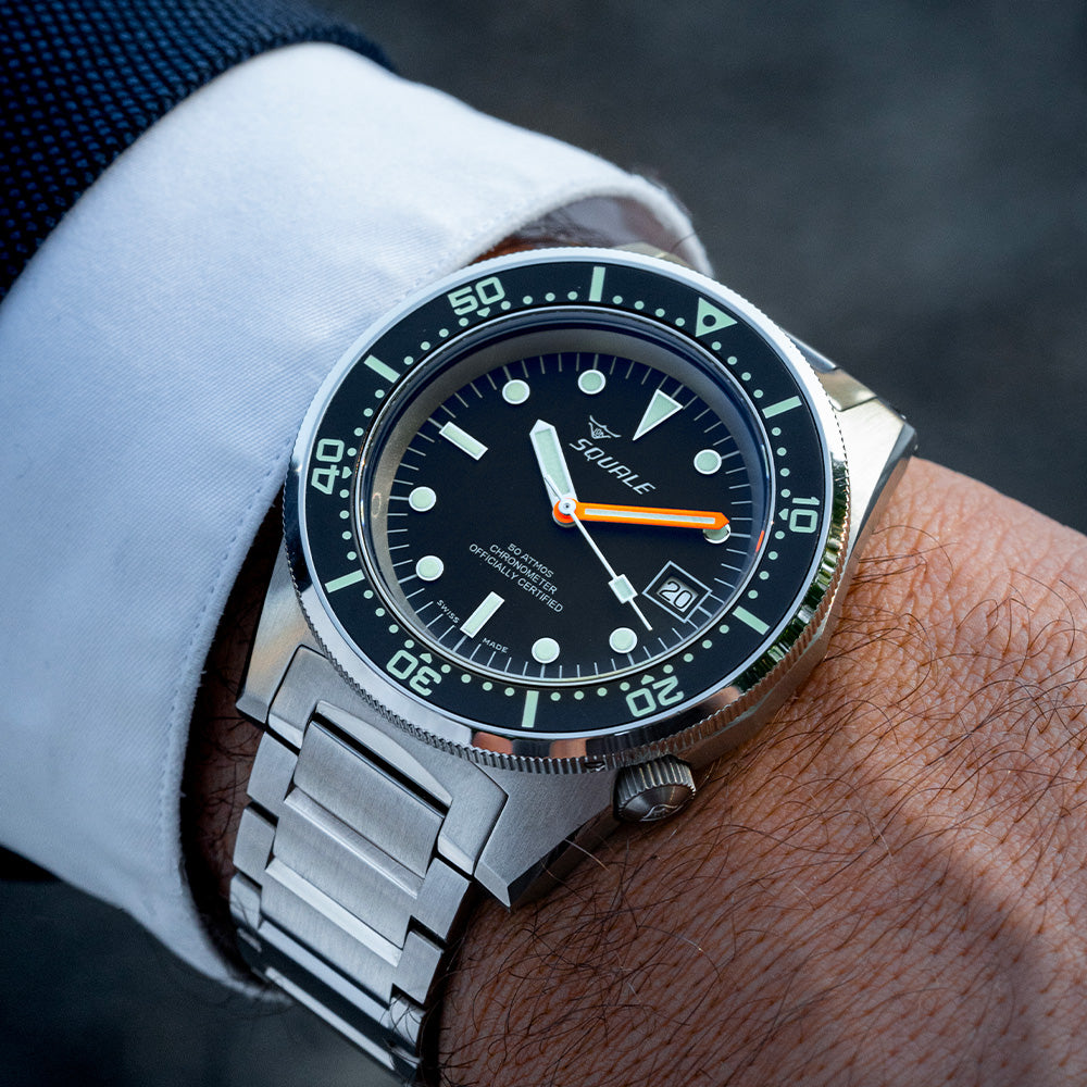 Squale 1521 Classic COSC noire — bracelet acier — portée au poignet