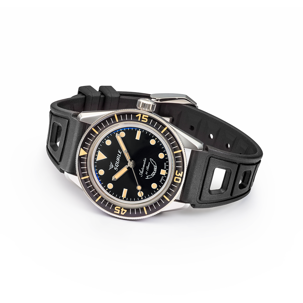 Squale SUB-37 Légende — bracelet caoutchouc noir — vue de trois quarts