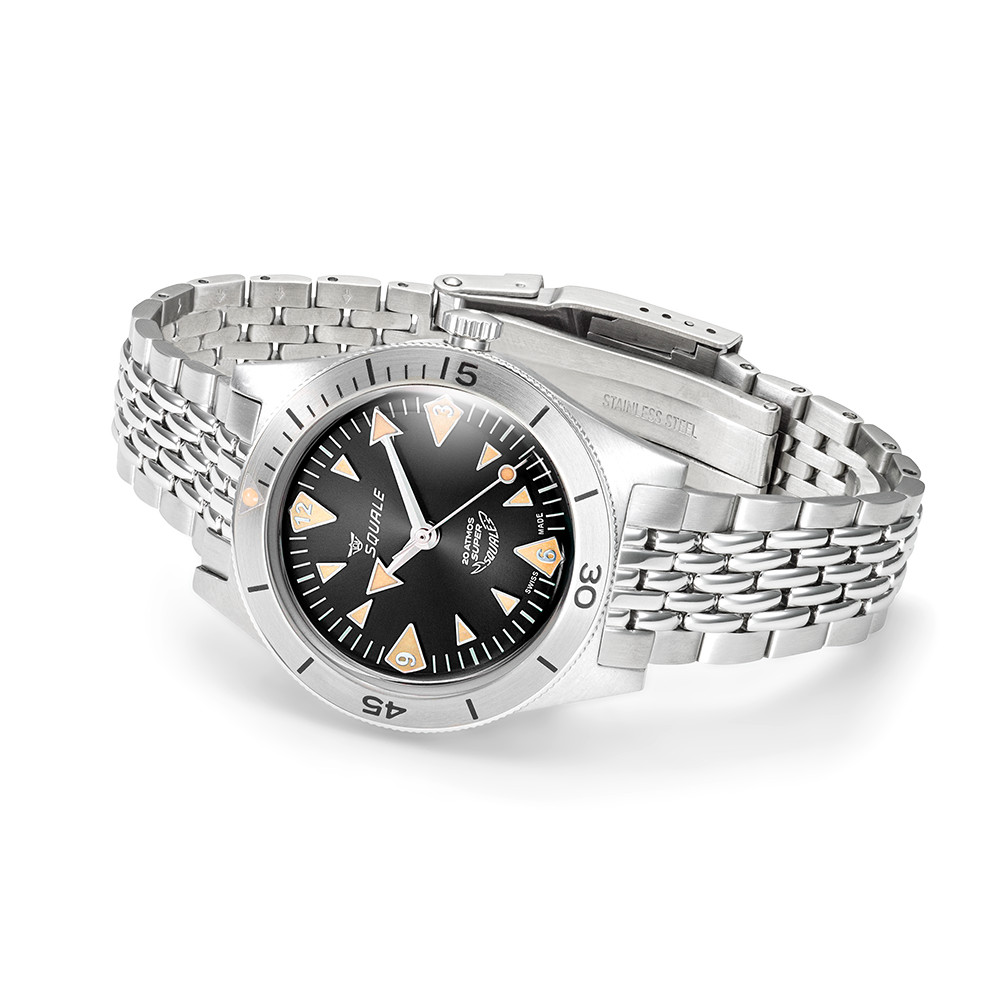 Squale Super Squale Big Arrows noire — bracelet acier — vue de trois quarts