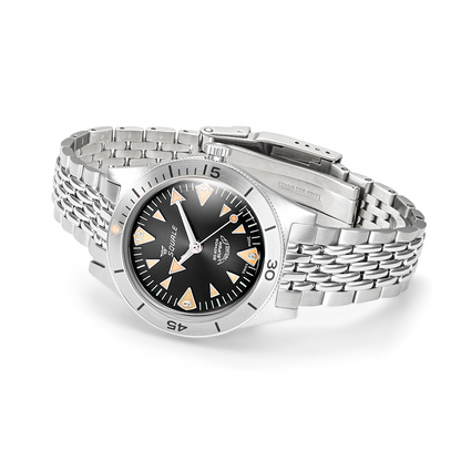 Squale Super Squale Big Arrows noire — bracelet acier — vue de trois quarts