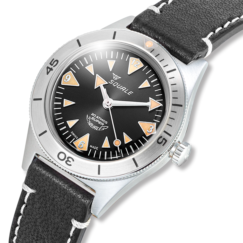 Squale Super Squale Big Arrows noire — bracelet cuir noir — détail du cadran