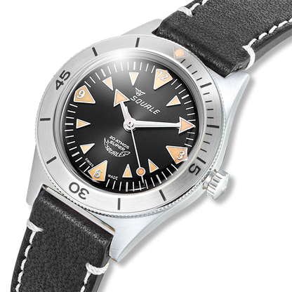 Squale Super Squale Big Arrows noire — bracelet cuir noir — détail du cadran
