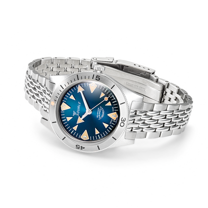 Squale Super Squale Big Arrows bleue — bracelet acier — vue de trois quarts