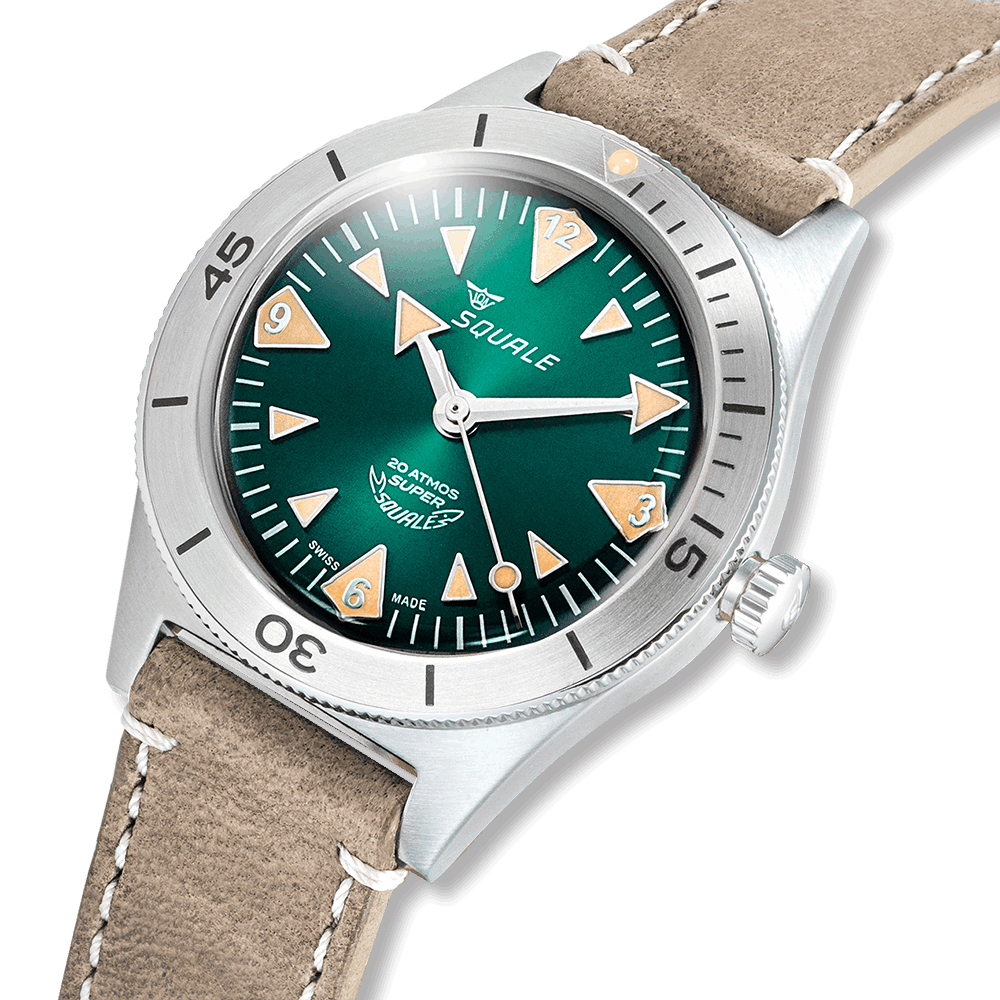 Squale Super Squale Big Arrows verte — bracelet cuir taupe — détail du cadran