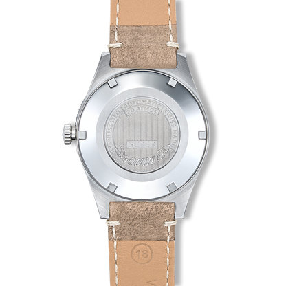 Squale Super Squale Big Arrows verte — bracelet cuir taupe — vue de dos