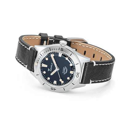 Squale Super Squale Sunray noire — bracelet cuir noir — vue de trois quarts