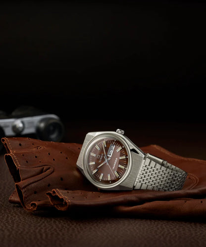 Timex : Q Timex Falcon Eye marron 38 mm, vue de présentation