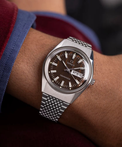 Timex : Q Timex Falcon Eye marron 38 mm, vue au poignet