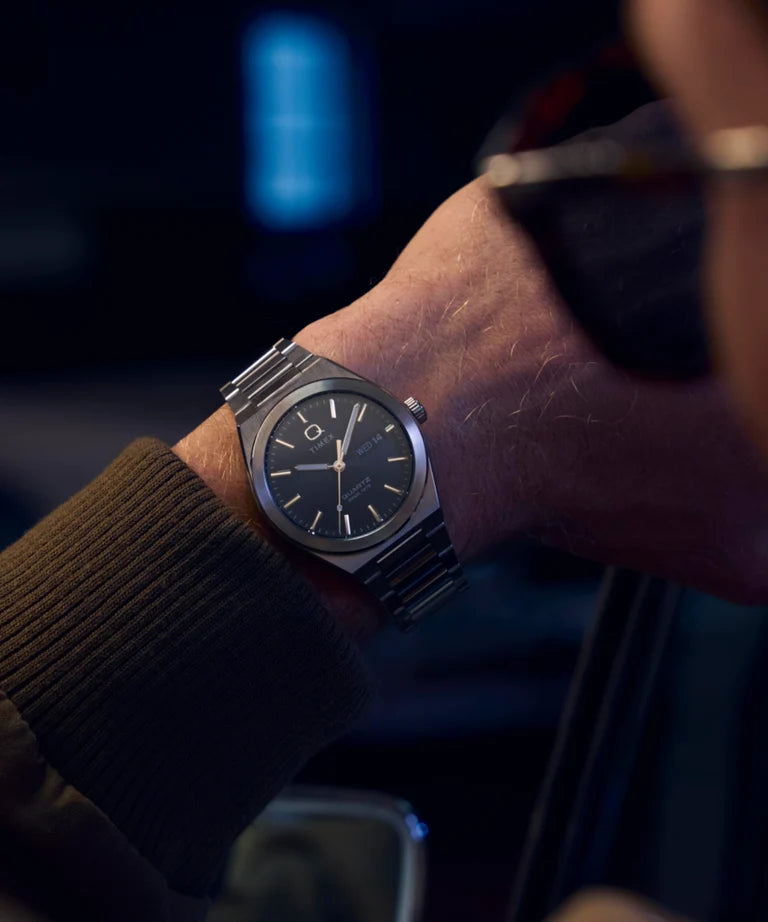 Timex : Q Timex Continental jour-date noir 39 mm, vue de présentation
