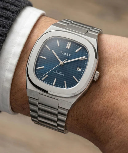 Timex : E Line automatique bleu 38 mm, vue au poignet
