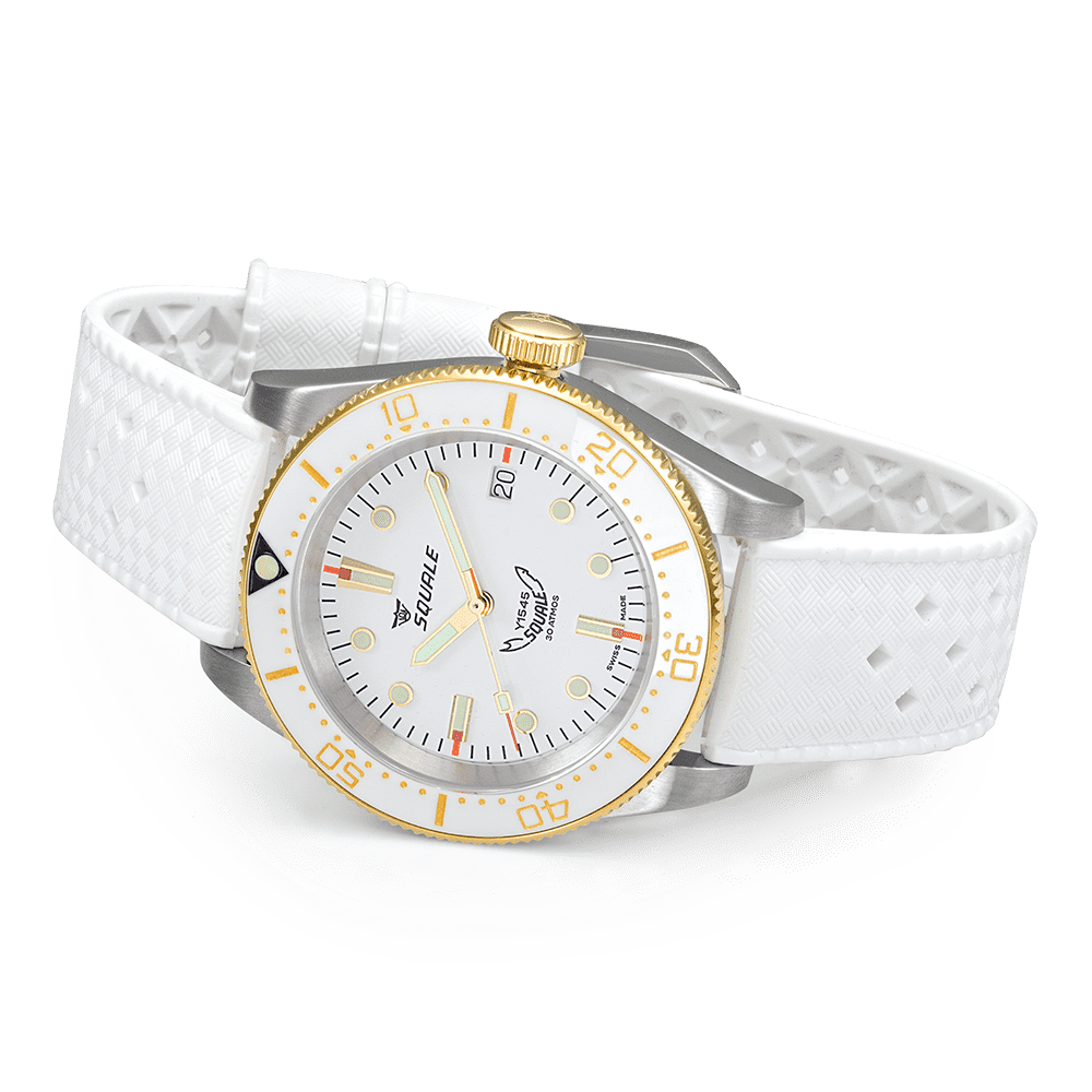 Squale 1545 blanche — bracelet caoutchouc blanc — vue de trois quarts