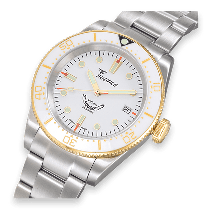 Squale 1545 blanche — bracelet acier — détail du cadran