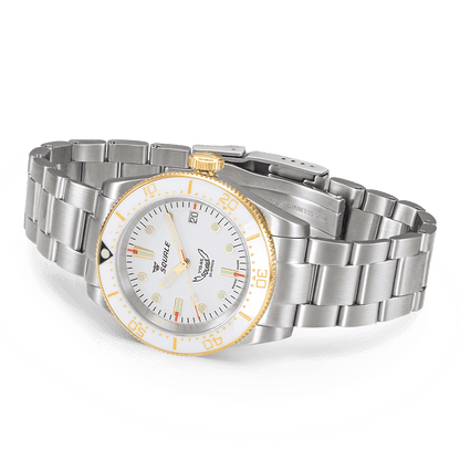 Squale 1545 blanche — bracelet acier — vue de trois quarts