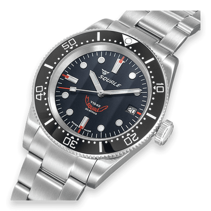 Squale 1545 noire — bracelet acier — détail du cadran