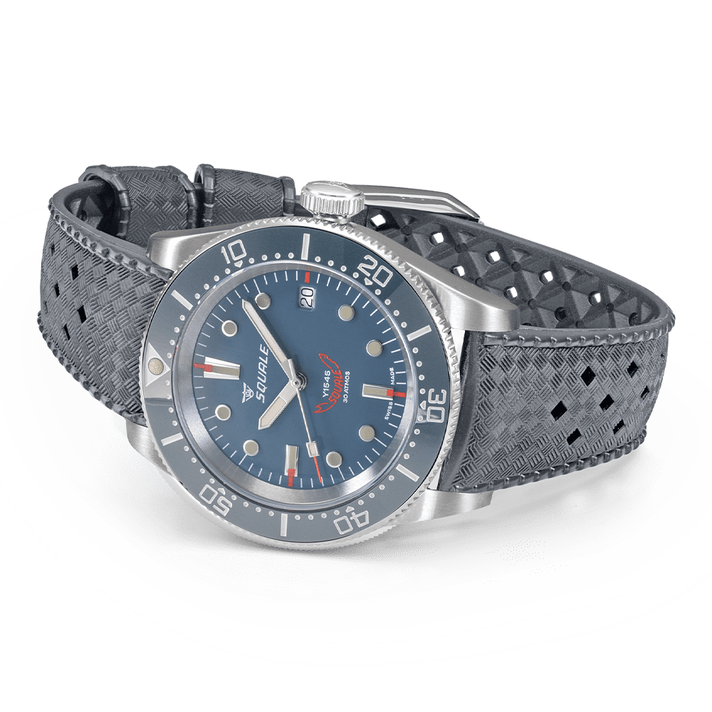 Squale 1545 grise — bracelet caoutchouc gris — vue de trois quarts
