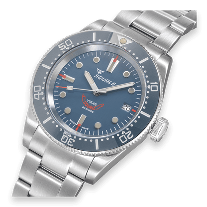 Squale 1545 grise — bracelet acier — détail du cadran