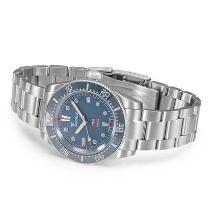 Squale 1545 grise — bracelet acier — vue de trois quarts
