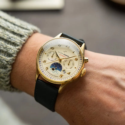 AV86 1564 Sunrise dorée blanc cassé — vue de présentation de la montre