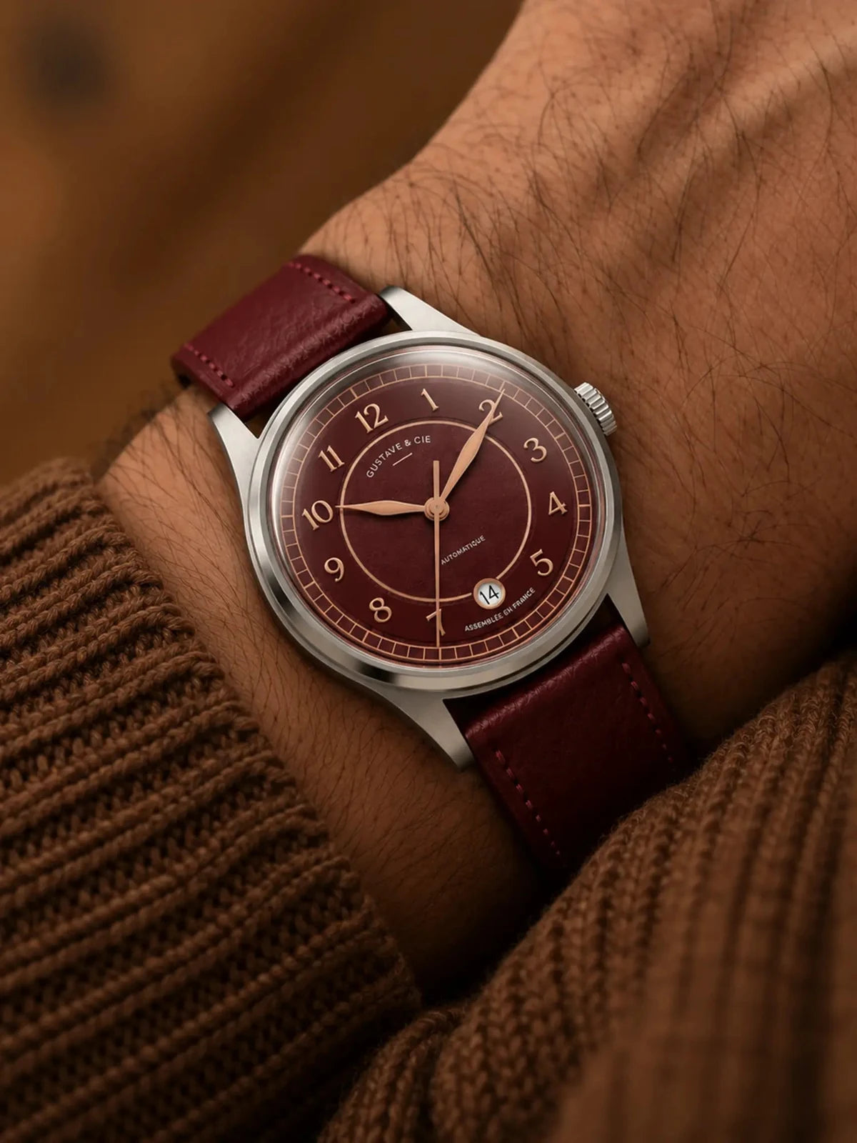 Gustave & Cie Charles Argent Et Cerise — vue portée