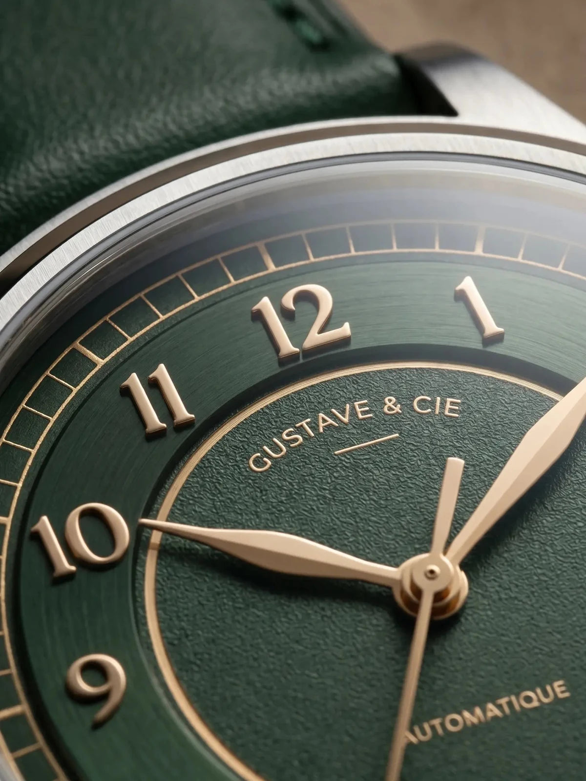 Gustave & Cie Charles Argent Et Vert — détail du cadran