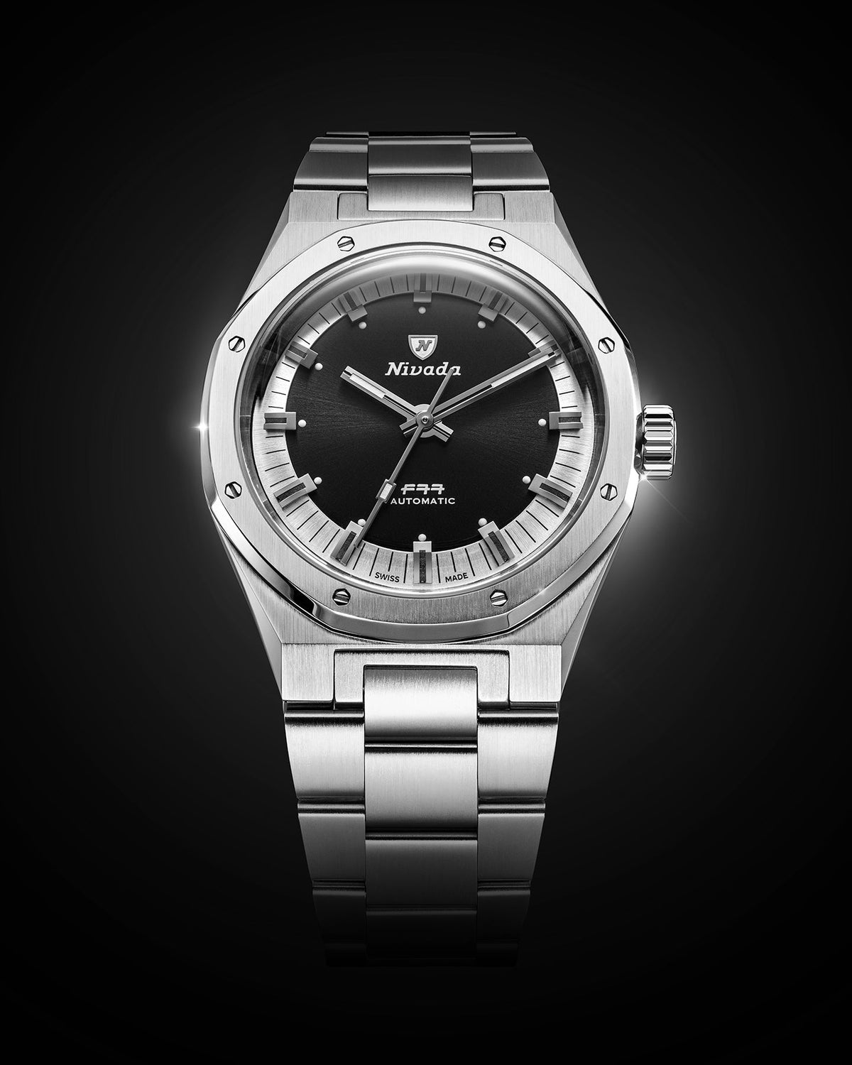 Nivada F77 Tuxedo MK2, cadran sur fond sombre