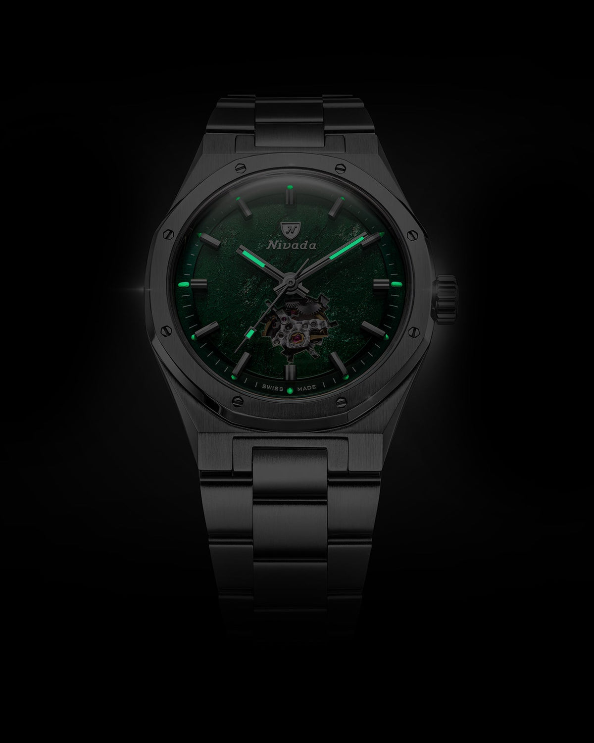 Montre Nivada Grenchen : F77 Titanium Open Heart MK2 Aventurine Verte : luminescence