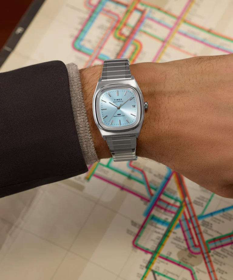Timex : 1983 E Line automatique bleu 34 mm, vue de présentation