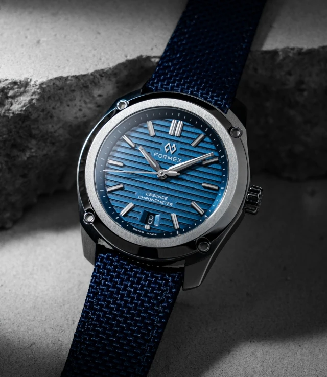 Montre Formex : Essence 39 Automatique COSC Bleu