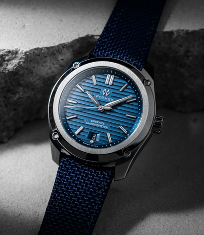Montre Formex : Essence 39 Automatique COSC Bleu