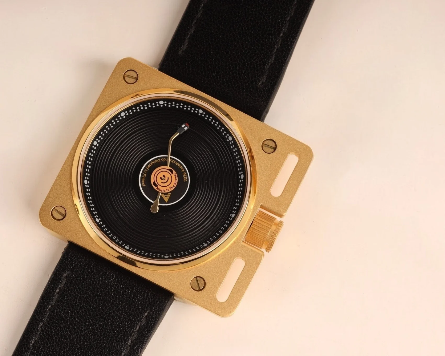 Montre AndoAndoAndo : Vinyl Record Music is the Answer x Charlotte de Carle