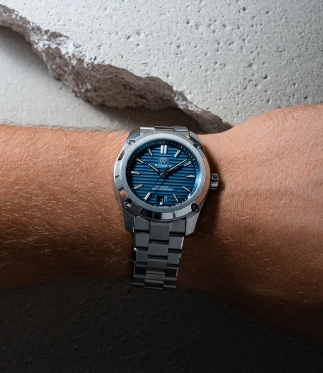 Montre Formex : Essence 39 Automatique COSC Bleu