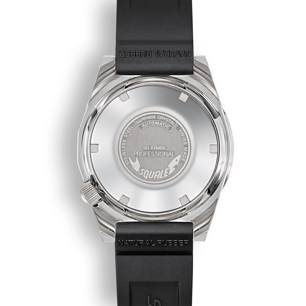 Squale 1521 Classic noire — Base — Caoutchouc noir — détail de la montre
