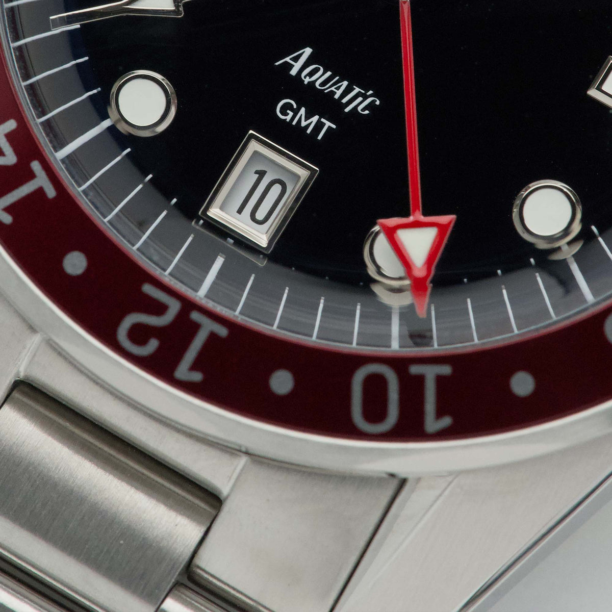 HTD Aquatìc GMT Bleu et rouge — détail du cadran