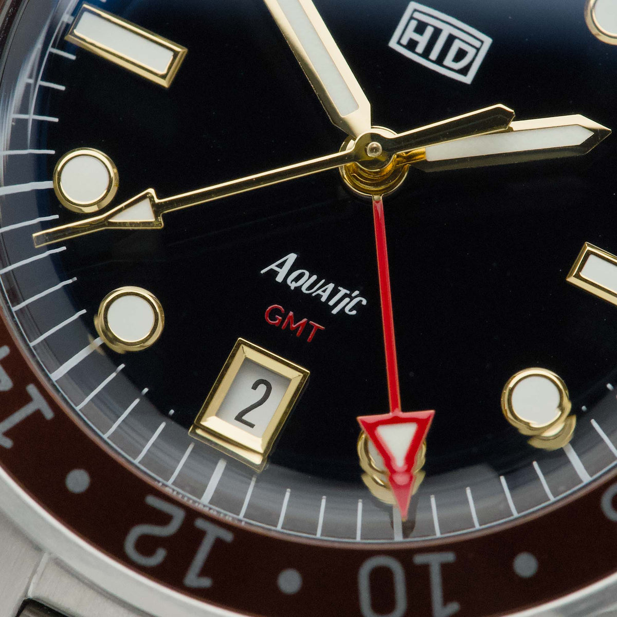 HTD Aquatìc GMT Marron et or — détail du cadran