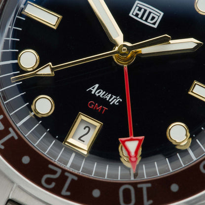 HTD Aquatìc GMT Marron et or — détail du cadran