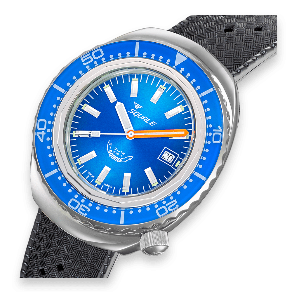 Squale 2002 bleue, caoutchouc noir, profil et cadran