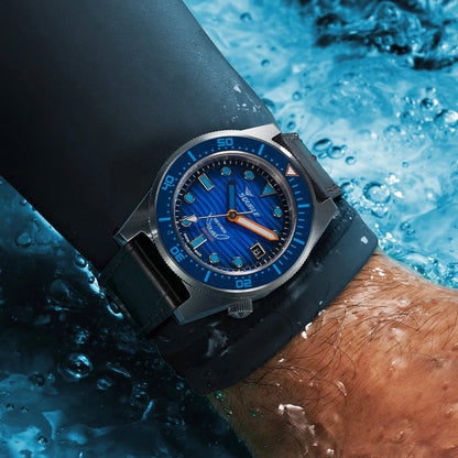 Squale Master Grand Bleu, au poignet