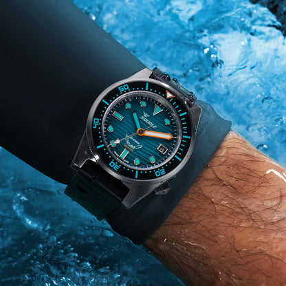 Squale Master Grand Vert, au poignet
