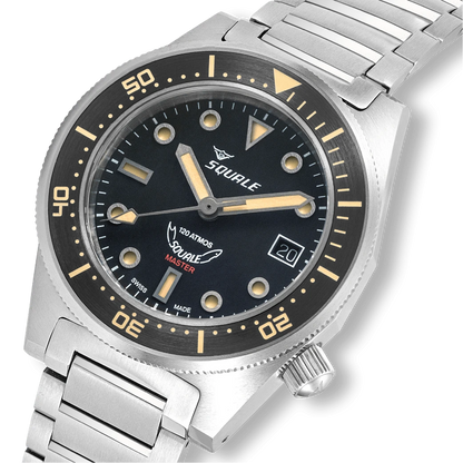 Squale Master Titanium 120 ATM noire, vue de trois quarts