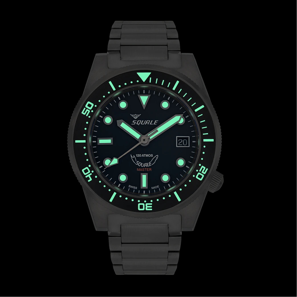 Squale Master Titanium 120 ATM noire, luminescence