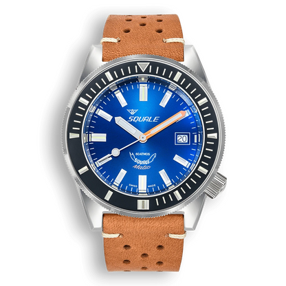 Squale Matic bleu foncé, bracelet cuir brun clair, vue de face