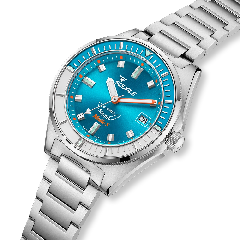 Squale Matic S bleu clair, bracelet acier, vue de trois quarts