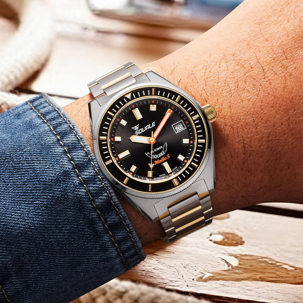 Squale Matic S noire bicolore, bracelet acier, vue au poignet