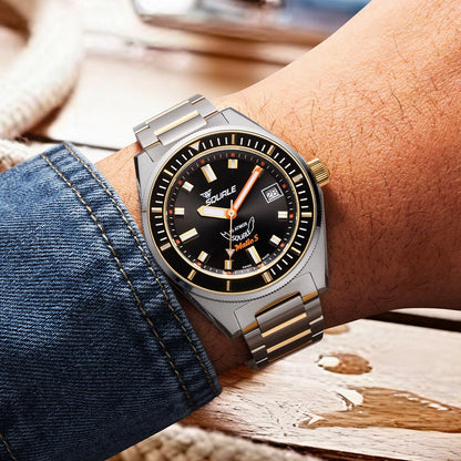Squale Matic S noire bicolore, bracelet acier, vue au poignet