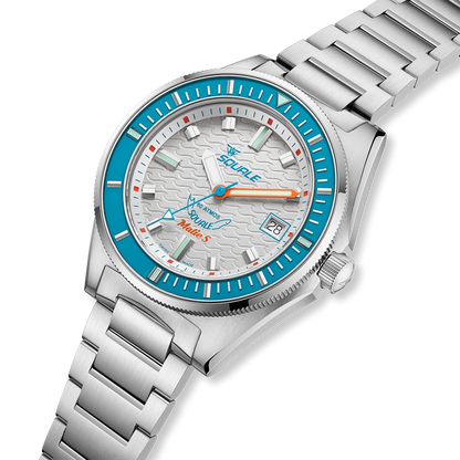 Squale Matic S blanche, bracelet acier, vue de trois quarts