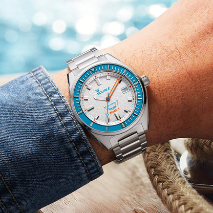 Squale Matic S blanche, bracelet acier, vue au poignet