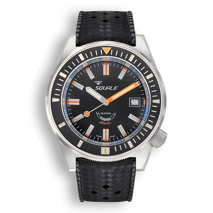 Squale Matic noire satinée, bracelet caoutchouc noir, vue de face