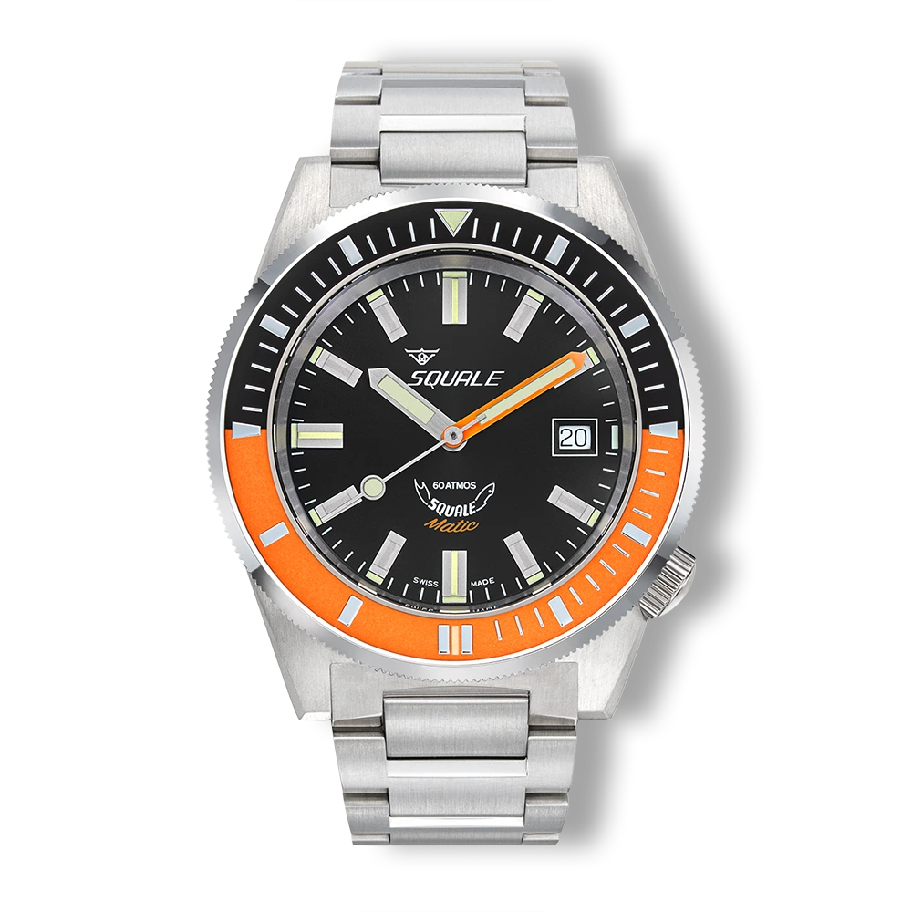 Squale Matic noire et orange satinée, bracelet acier, vue de face
