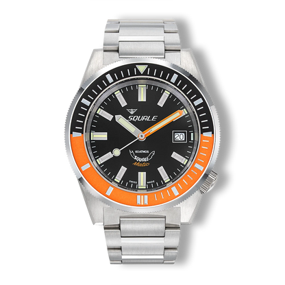 Squale Matic noire et orange satinée, bracelet acier, vue de face